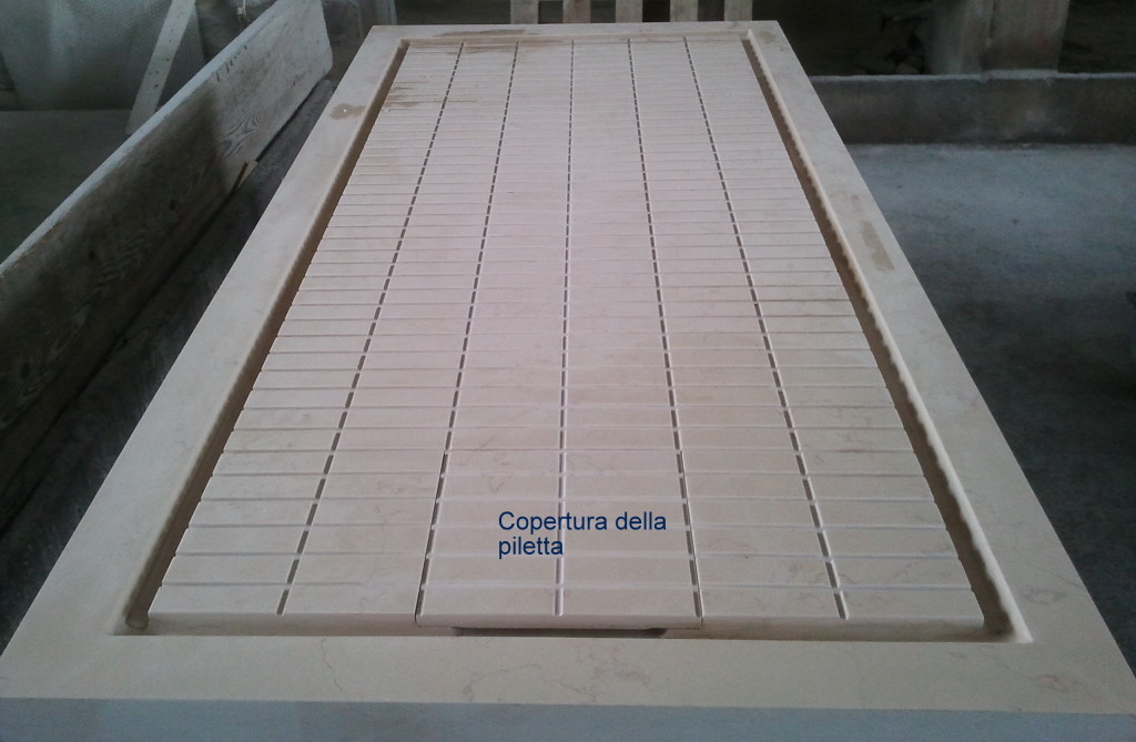 pavimento doccia marmo  travertino